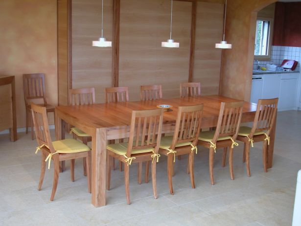 Table Arche, Chaises à Barettes